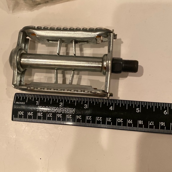 NIP Set of 3 Pairs of Bicycle Pedals - Picture 3 of 6